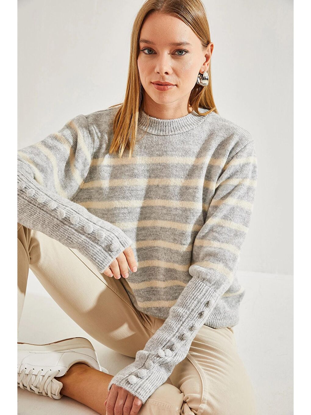 Gri Kadın Kol Düğmeli Çizgili Triko Kazak-1