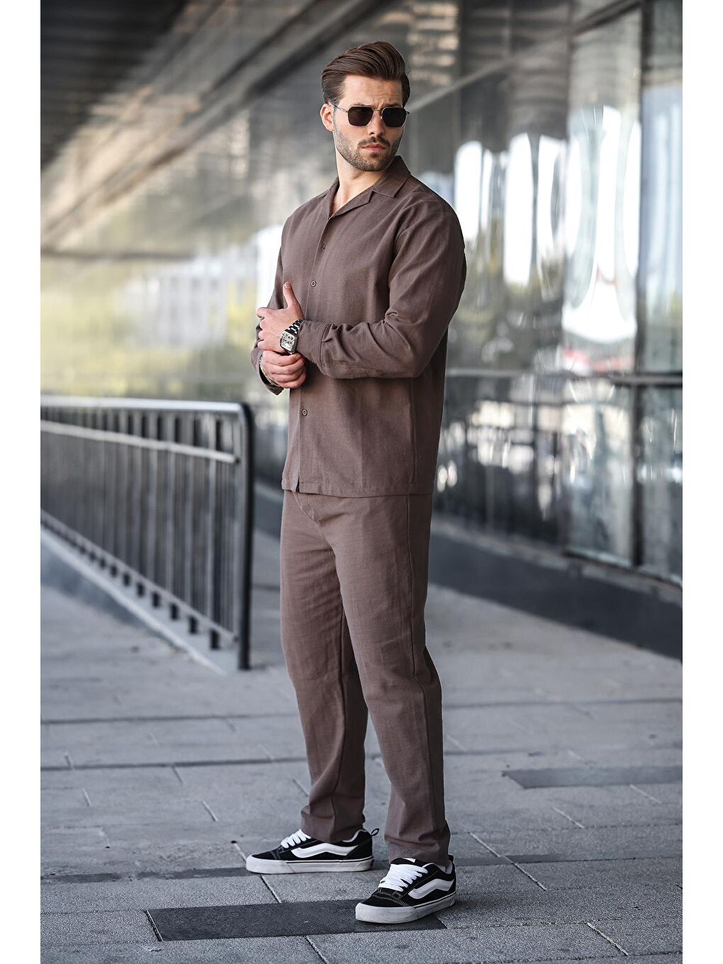 Kahverengi Rahat Kesim Erkek Keten Gömlek Pantolon %100 Pamuk Takım E7327-1