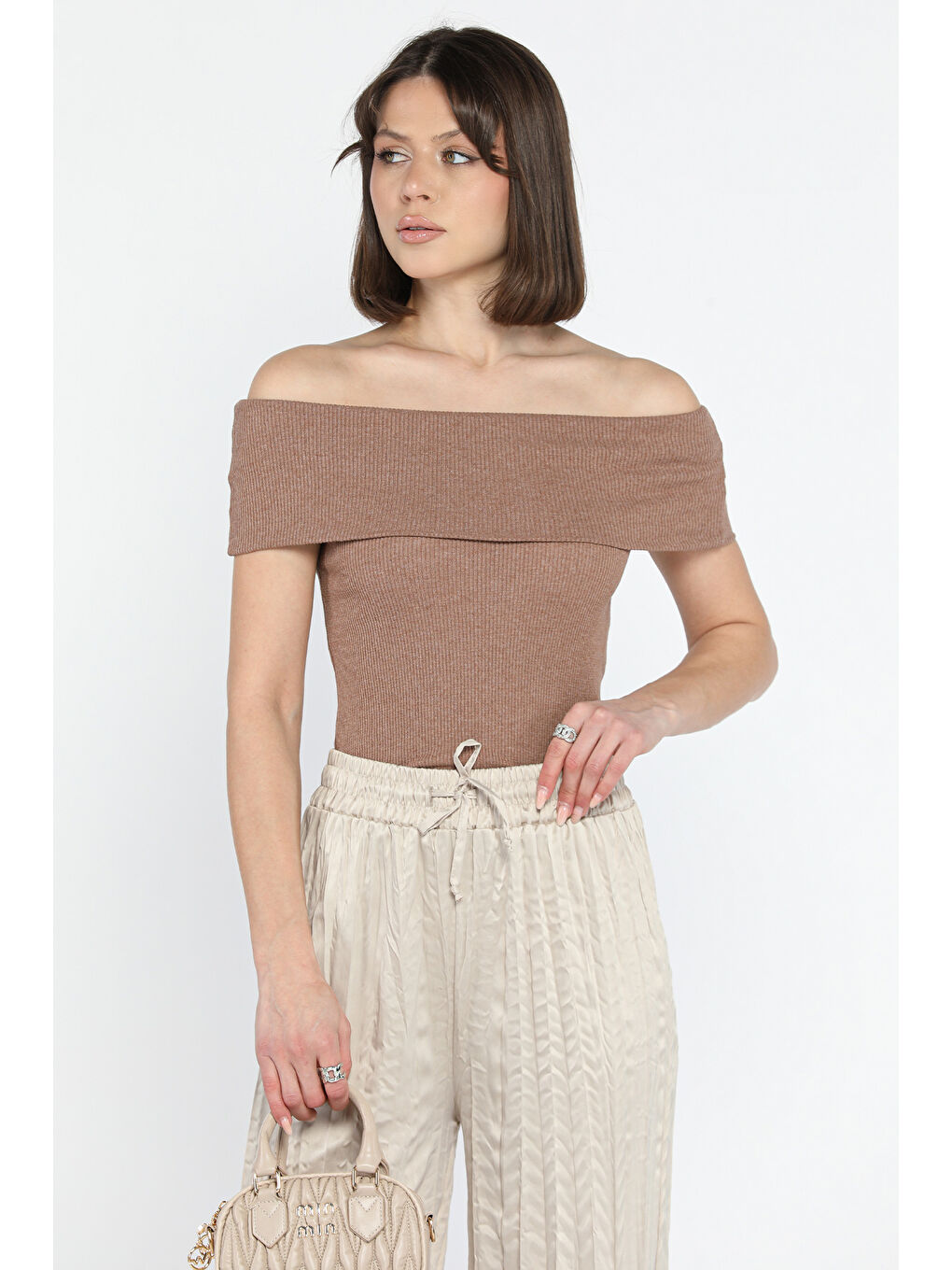 Kahverengi Kadın Madonna Yaka Kaşkorse Bluz