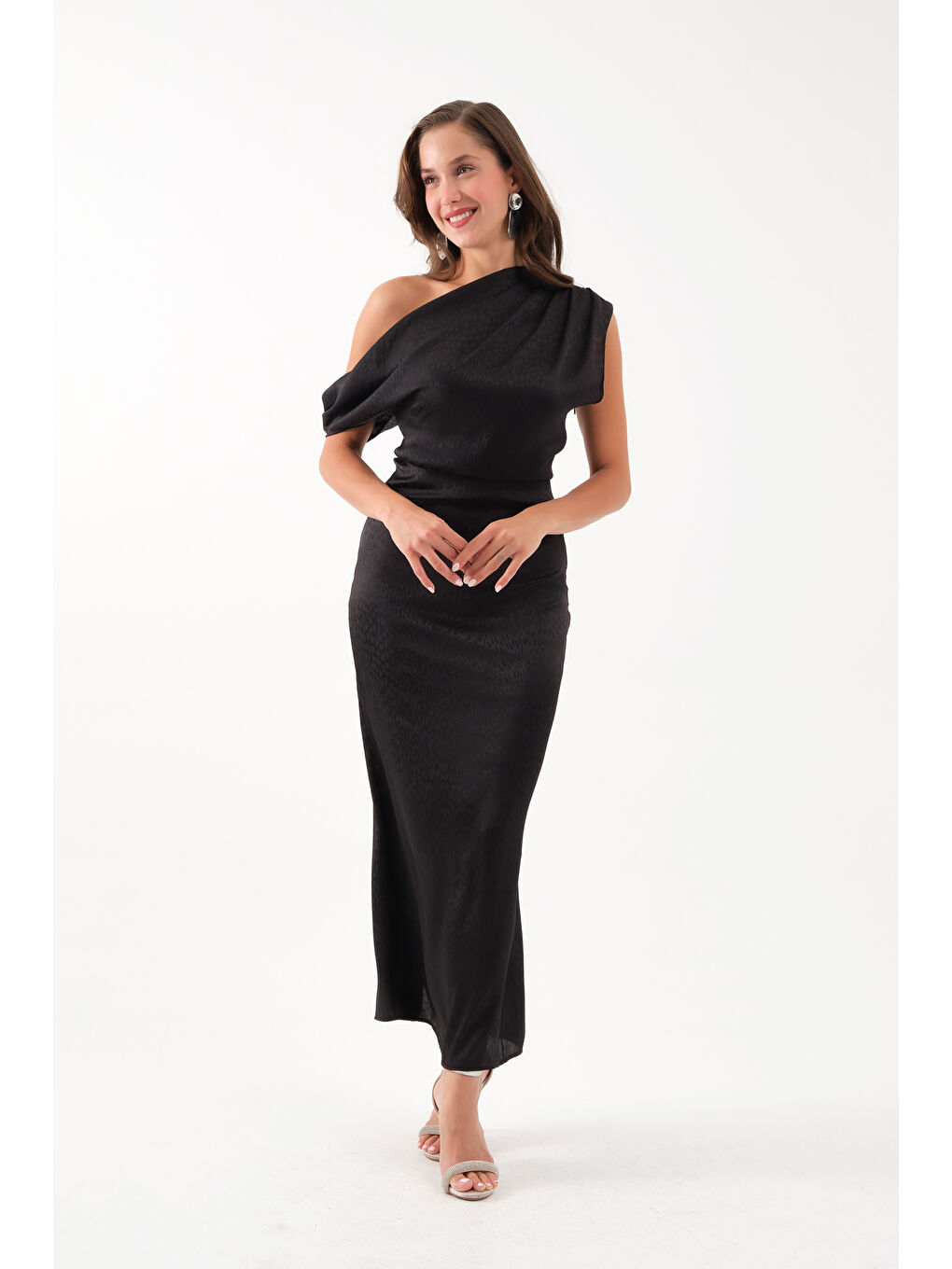 Kadın Siyah Degaje Yaka Desenli Midi Elbise