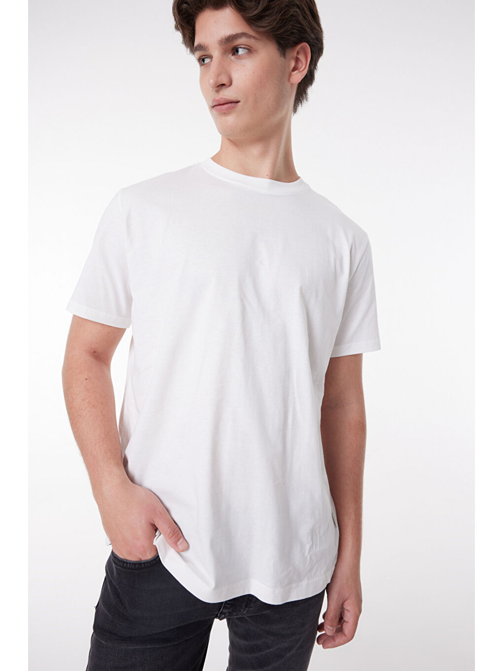 Regular Fit Normal Kesim Sıfır Yaka %100 Pamuk Beyaz Tişört-2