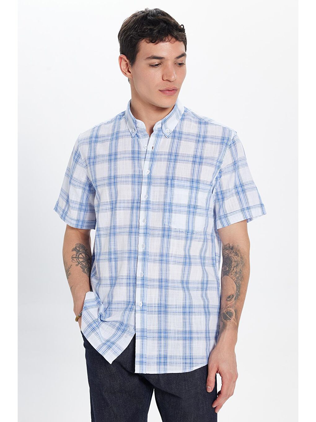 Karışık Erkek Regular Fit Klasik Kesim %100 Pamuk Keten Doku Tek Cepli Kareli Kısa Kollu Düğmeli Yaka Gömlek