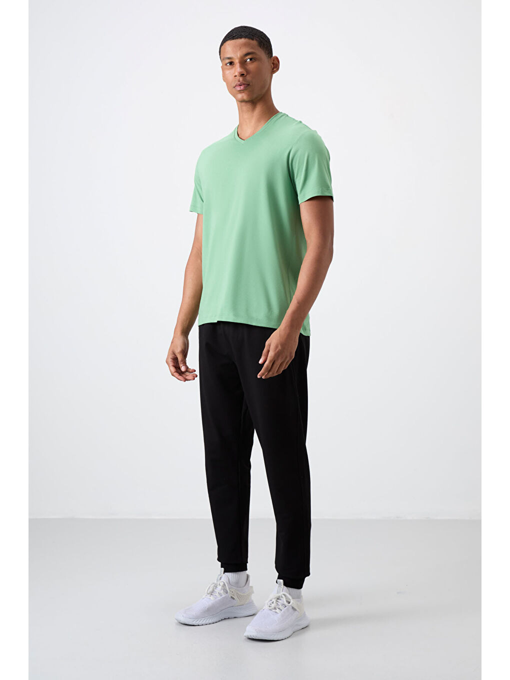 TOMMYLIFE Pastel Yeşil Basic Kısa Kol Standart Kalıp V Yaka Erkek T-Shirt - 87912 - 2
