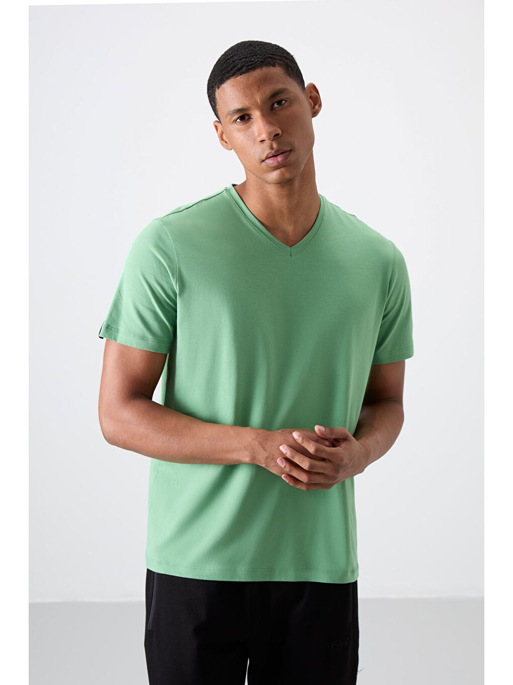 TOMMYLIFE Pastel Yeşil Basic Kısa Kol Standart Kalıp V Yaka Erkek T-Shirt - 87912 - 3