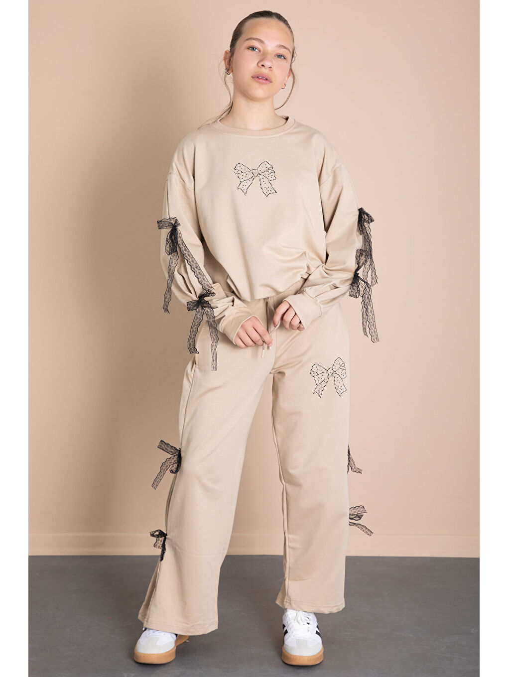 Bej Yanları Fiyonk Detaylı Geniş Paça Kız Çocuk Eşofman Takımı 21199-2