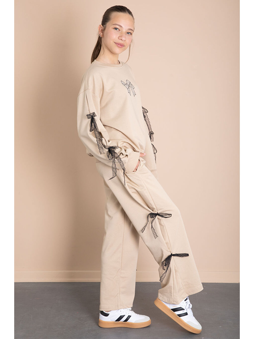 Bej Yanları Fiyonk Detaylı Geniş Paça Kız Çocuk Eşofman Takımı 21199-3