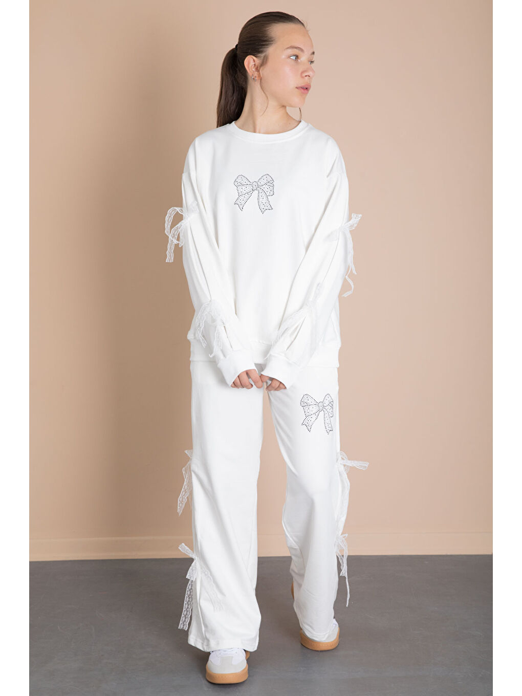 Ekru Yanları Fiyonk Detaylı Geniş Paça Kız Çocuk Eşofman Takımı 21197-4