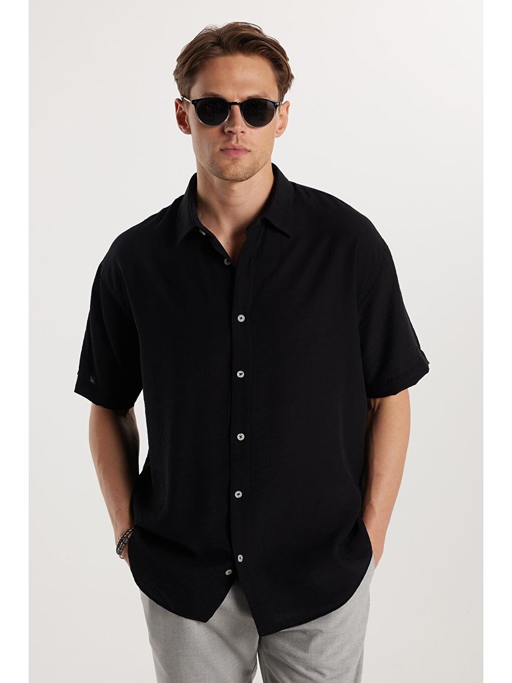 Oversize Mevsimlik Keten Dokulu Bol Kalıp Kısa Kollu Rahat Kullanım Erkek Siyah Gömlek