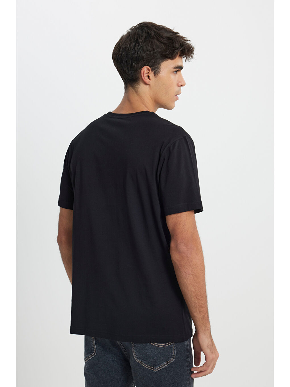 Regular Fit Normal Kesim Bisiklet Yaka %100 Pamuk Siyah Tişört-3