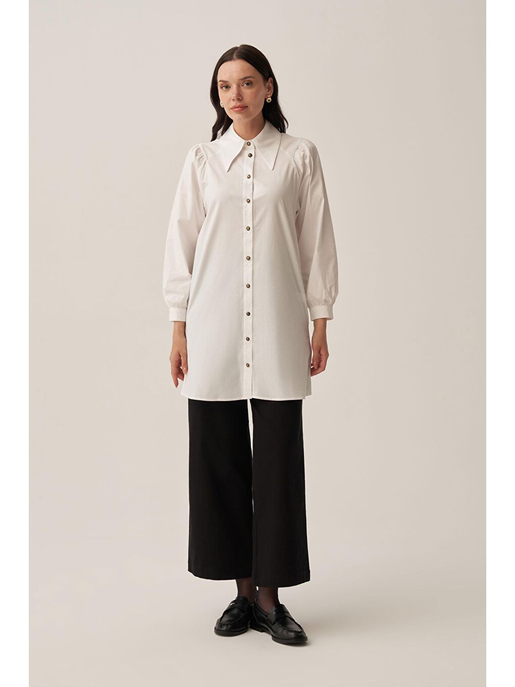 Beyaz-Sivri Yakalı Poplin Gömlek-1