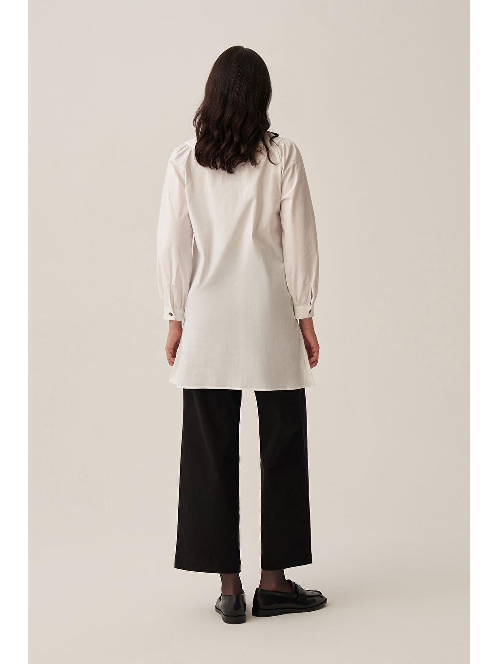 Beyaz-Sivri Yakalı Poplin Gömlek-3