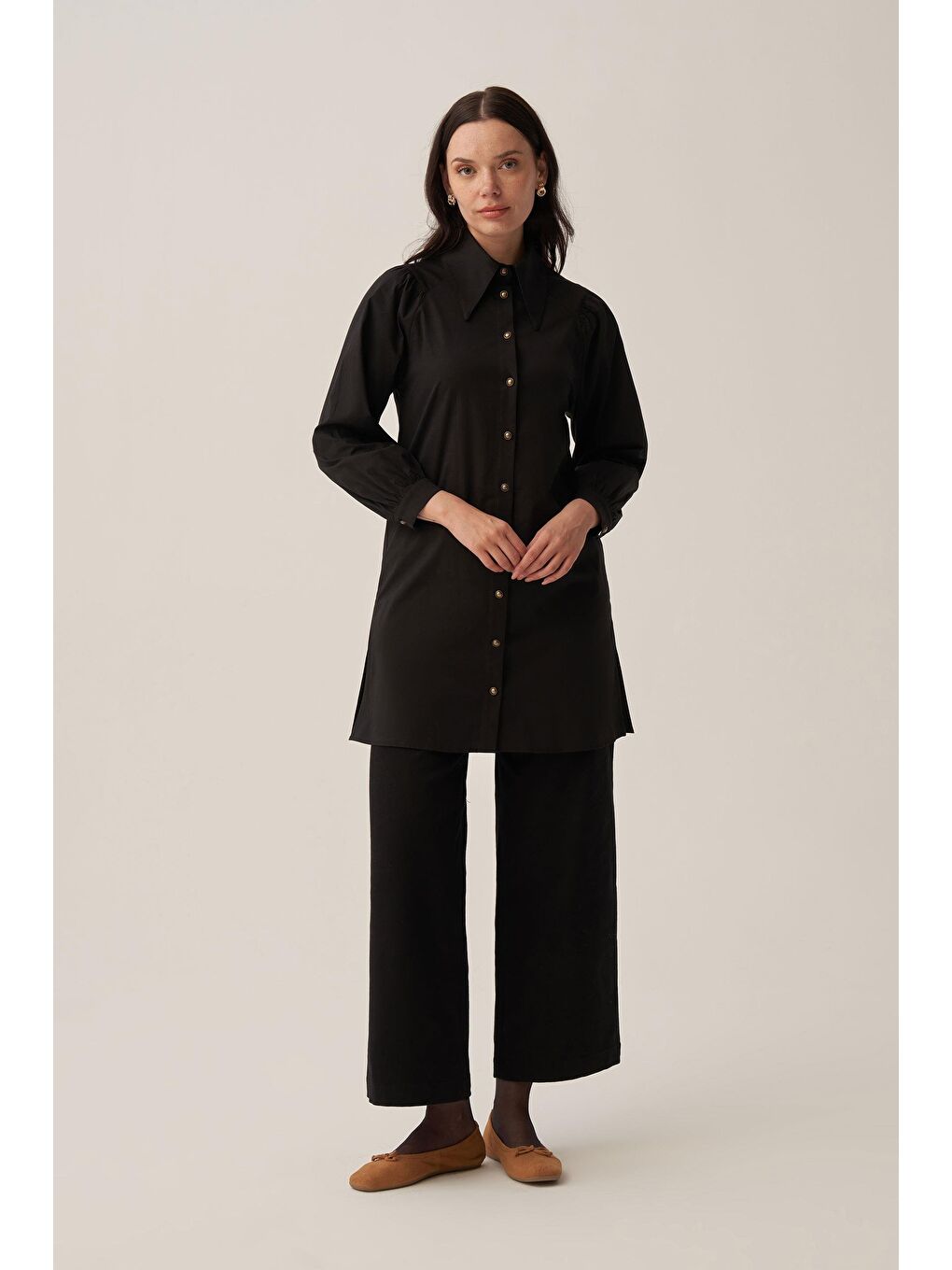 Siyah-Sivri Yakalı Poplin Gömlek-1