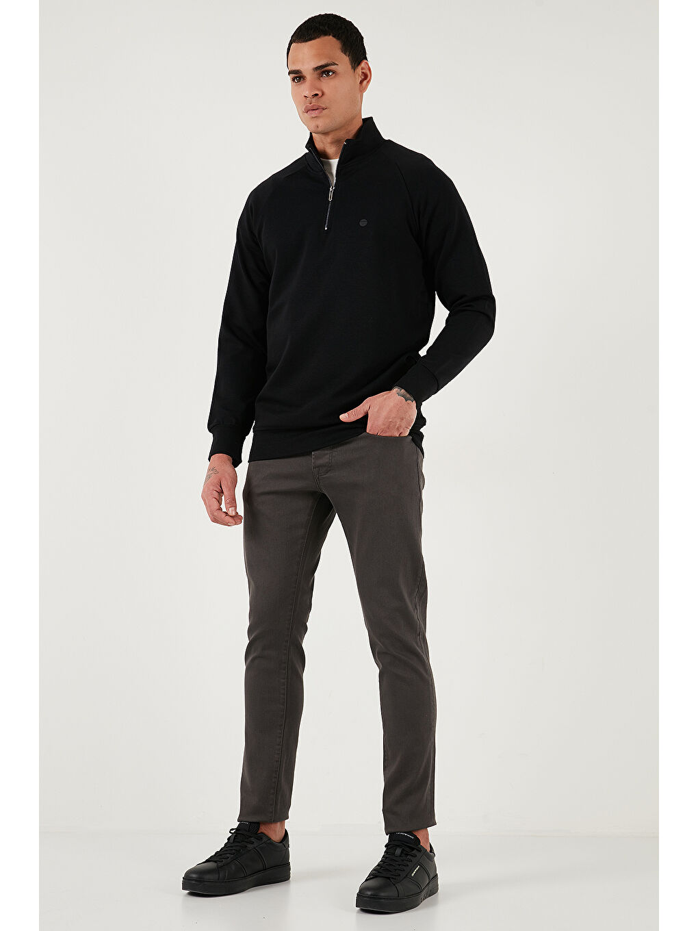 Siyah Pamuklu Relaxed Fit Yarım Fermuarlı Dik Yaka Sweat 5901232-1