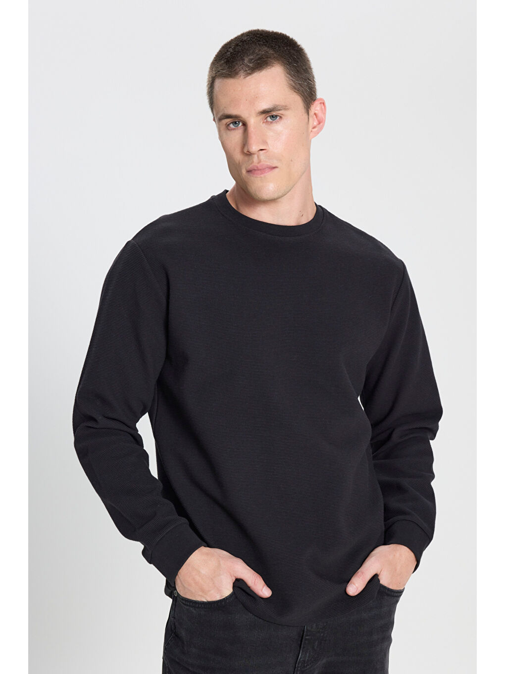 Regular Fit Normal Kesim Bisiklet Yaka %100 Pamuk Siyah Sweatshirt