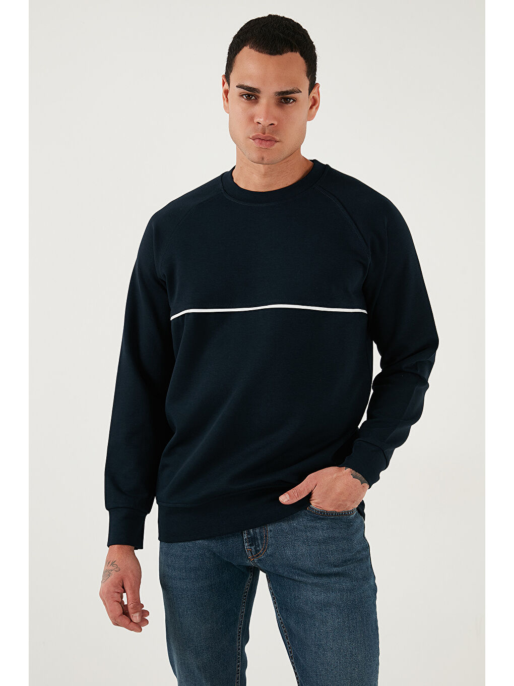 Lacivert Pamuklu Şerit Detaylı Relaxed Fit Bisiklet Yaka Sweat 5901227-1