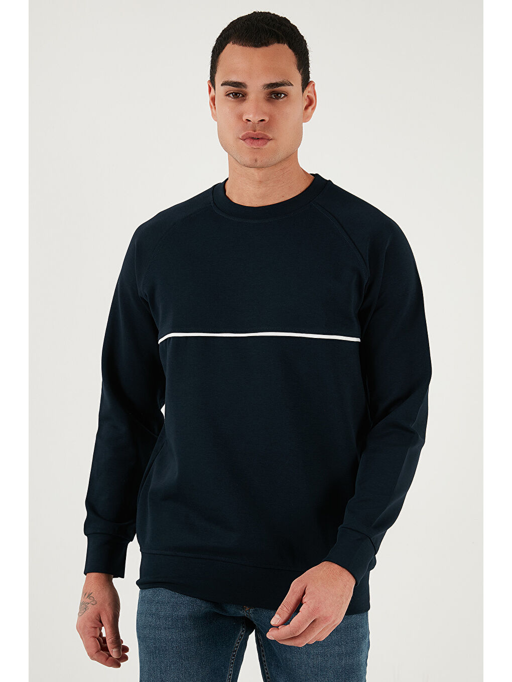 Lacivert Pamuklu Şerit Detaylı Relaxed Fit Bisiklet Yaka Sweat 5901227-3