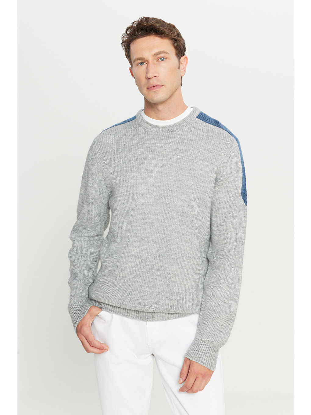 Erkek Gri Melanj Standart Fit Normal Kesim Bisiklet Yaka Jakarlı Triko Kazak