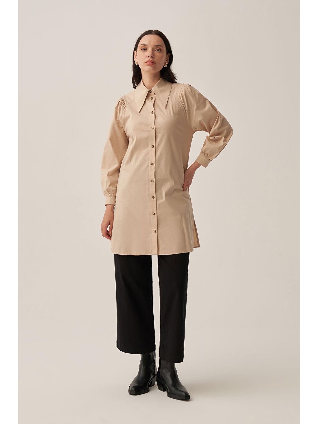 Bej-Sivri Yakalı Poplin Gömlek