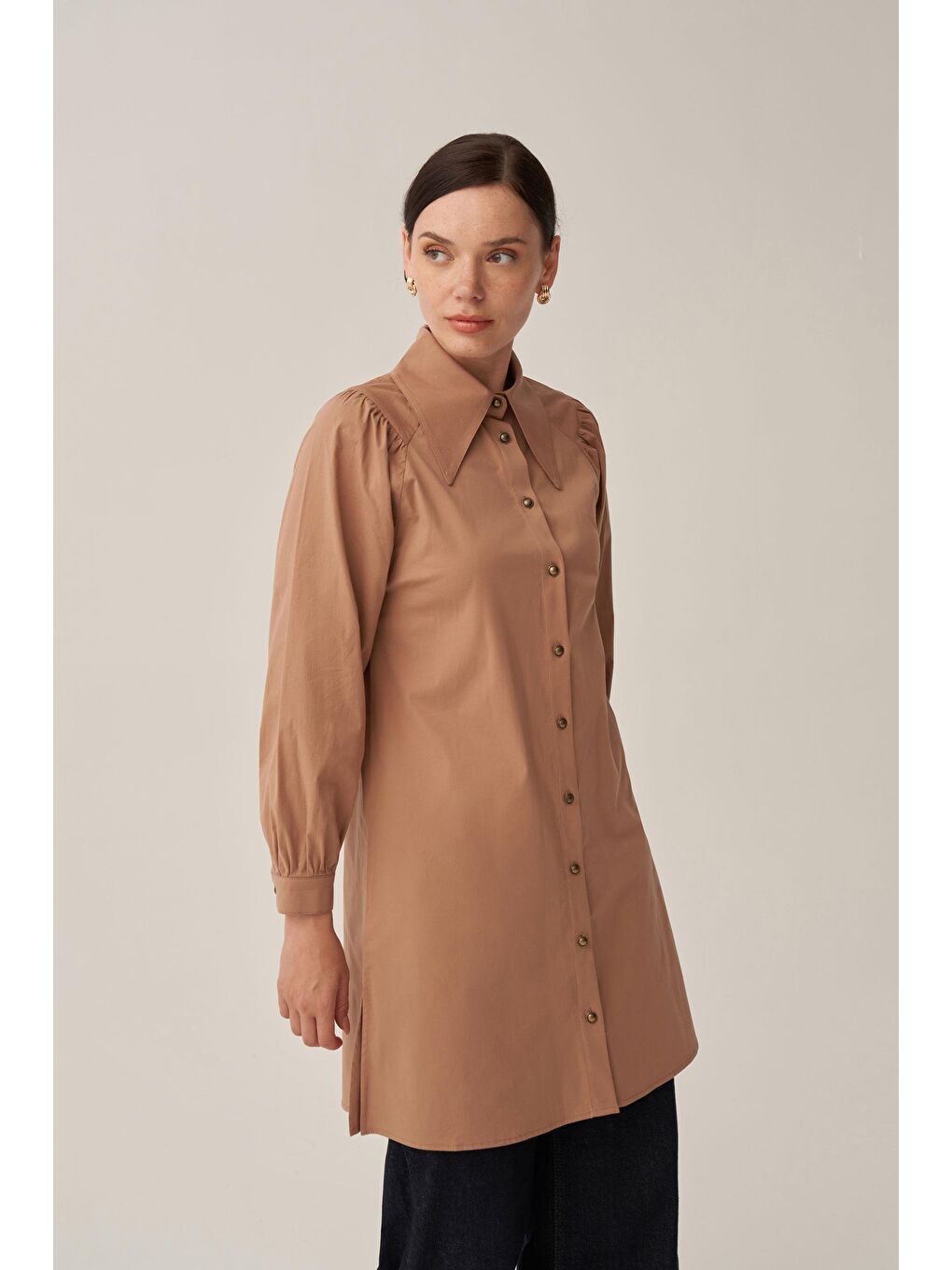 Bej Vizon-Sivri Yakalı Poplin Gömlek
