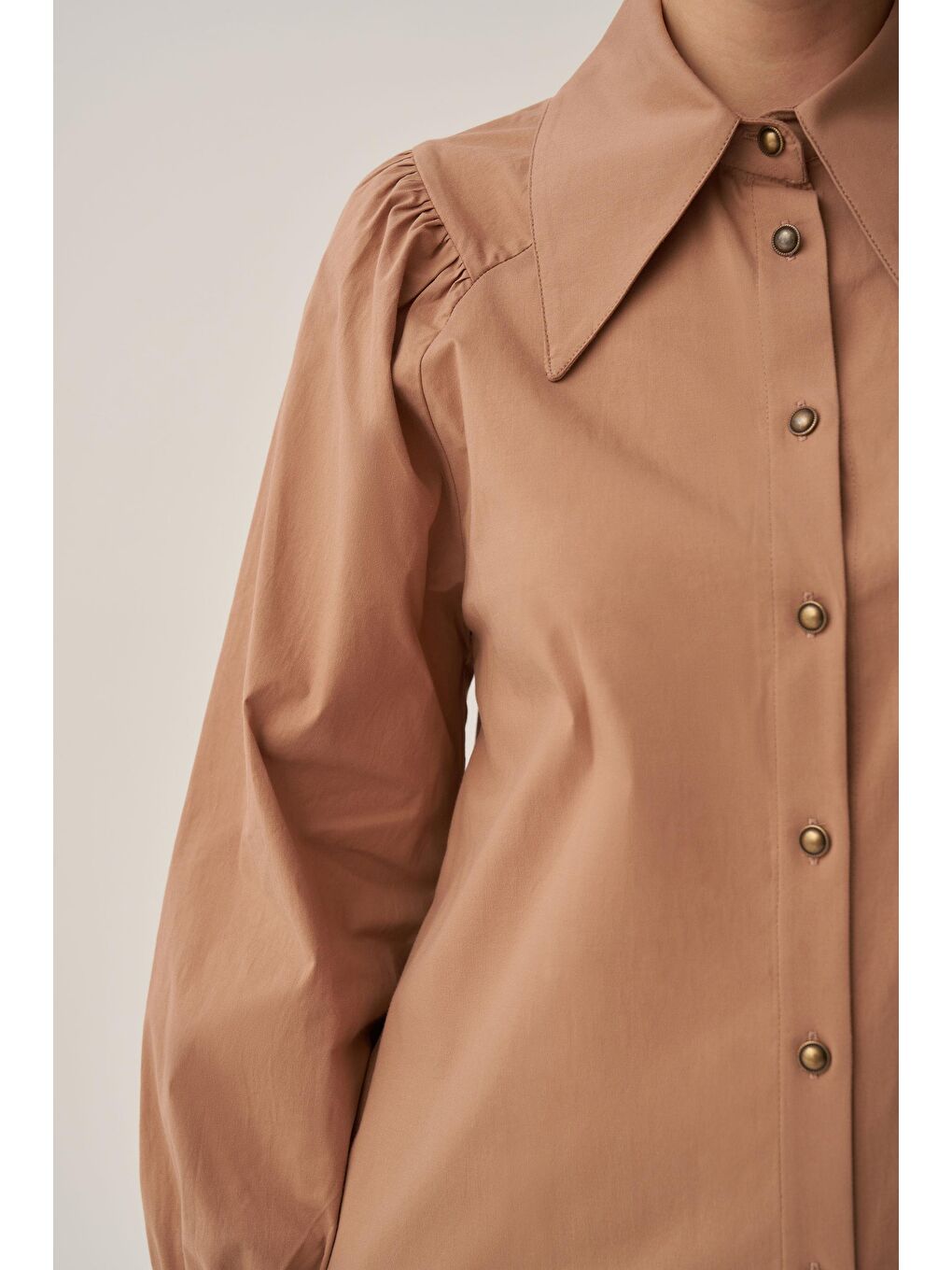 Bej Vizon-Sivri Yakalı Poplin Gömlek-4