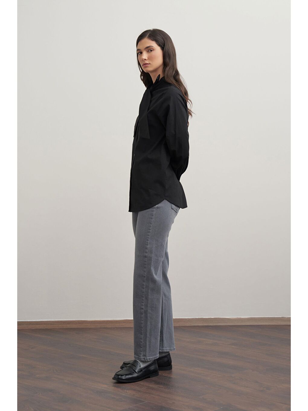 Siyah-Fiyonk Yakalı Gömlek-1