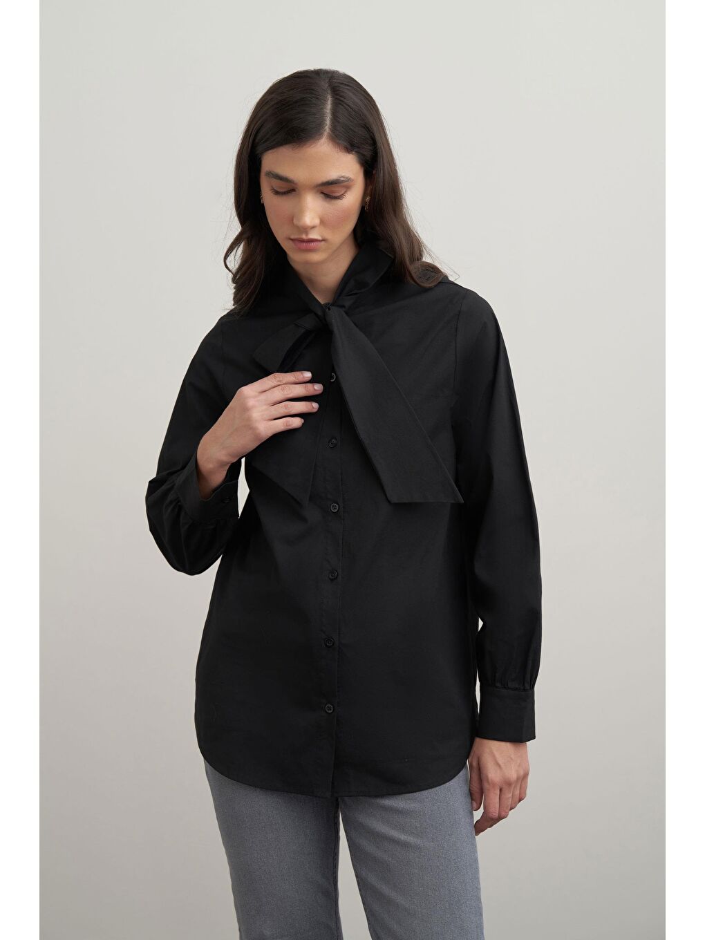 Siyah-Fiyonk Yakalı Gömlek-3