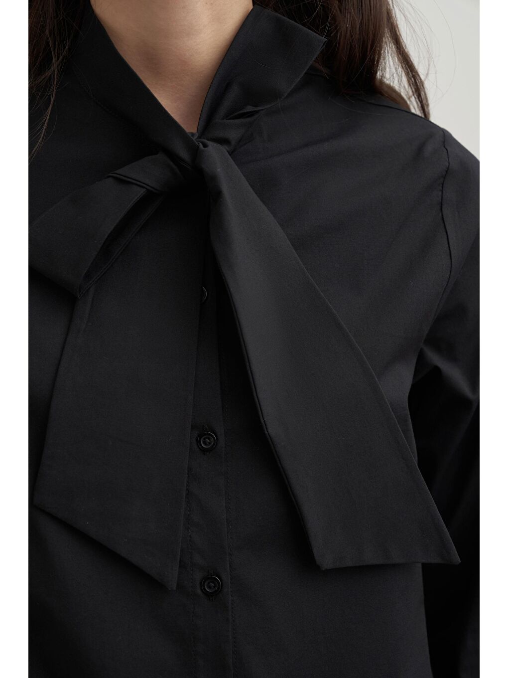 Siyah-Fiyonk Yakalı Gömlek-4