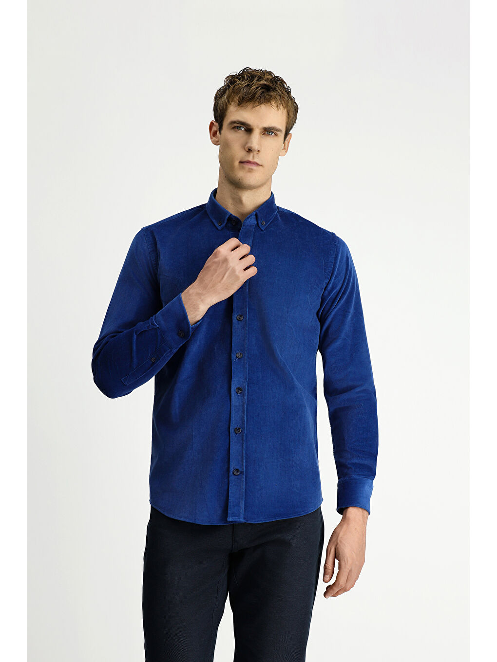 Mavi Uzun Kol Slim Fit Dar Kesim Pamuklu Düğmeli Yaka Kadife Gömlek