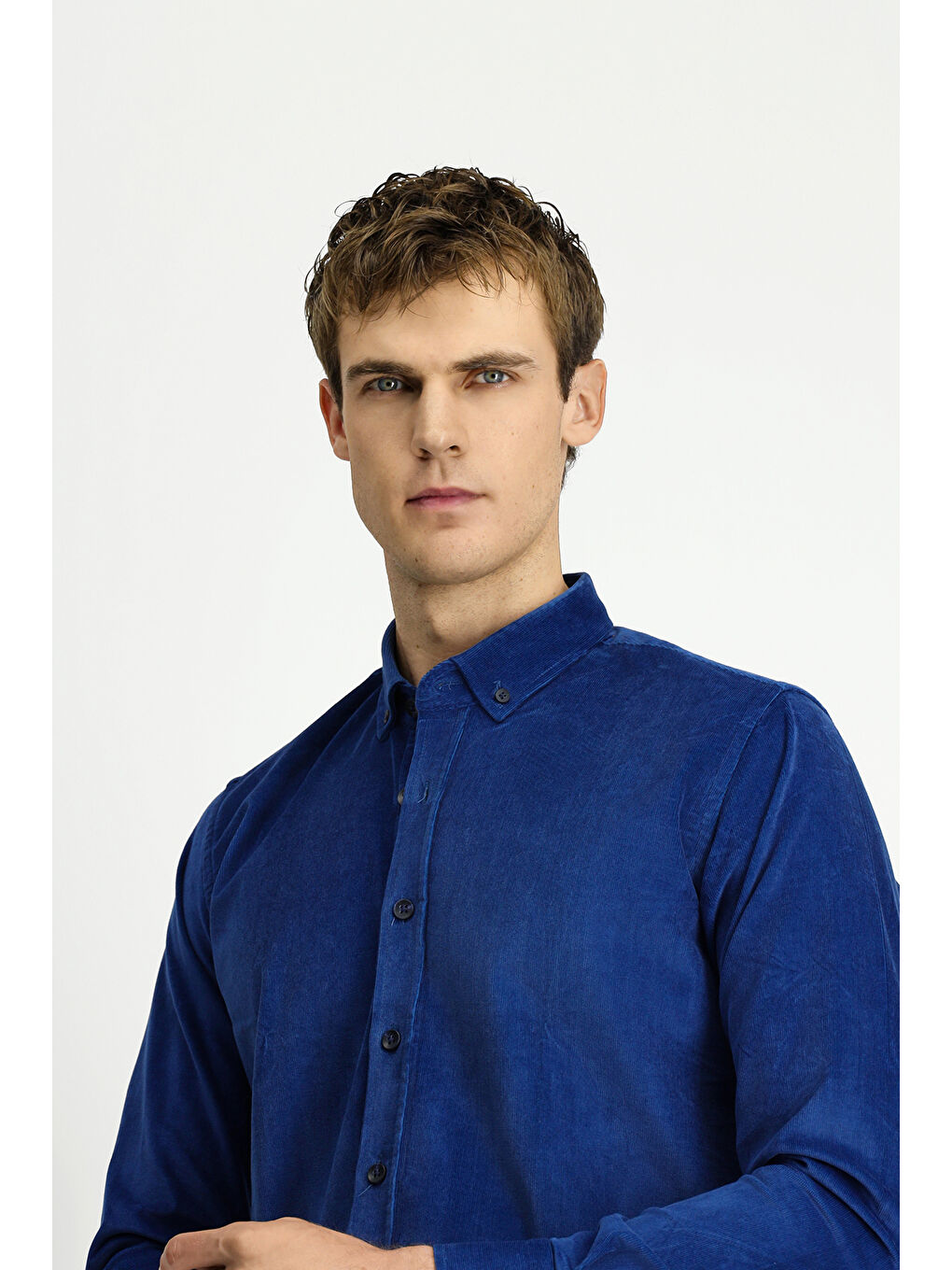 Mavi Uzun Kol Slim Fit Dar Kesim Pamuklu Düğmeli Yaka Kadife Gömlek-3