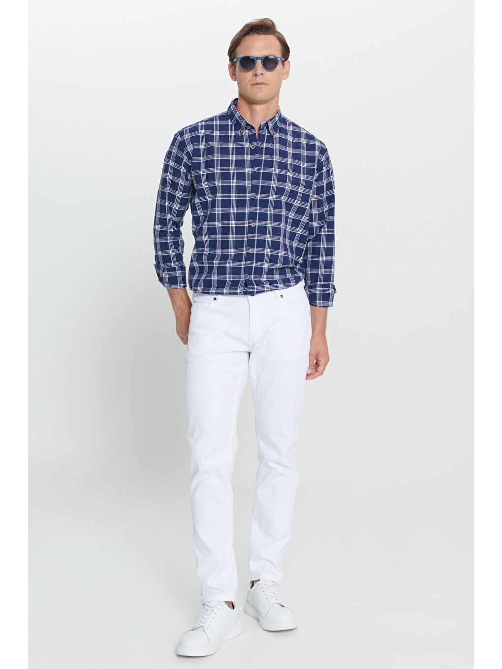 Erkek Lacivert-Beyaz Comfort Fit Rahat Kesim %100 Pamuk Düğmeli Yaka Kareli Gömlek-1