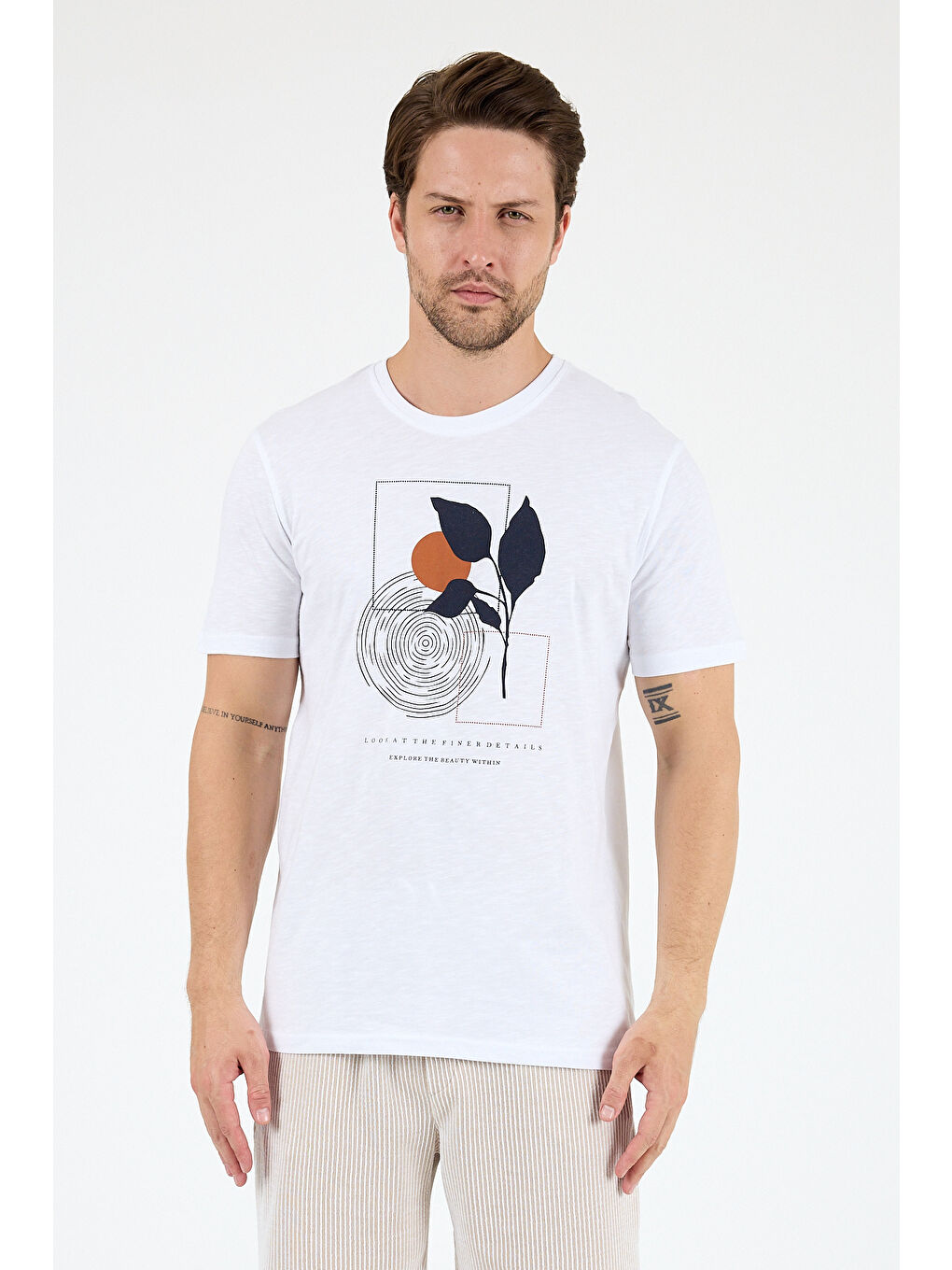 Beyaz Erkek Sıfır Yaka Baskılı Tişört – %100 Pamuk – Rahat ve Tarz Kısa Kollu Erkek Tişört 0009