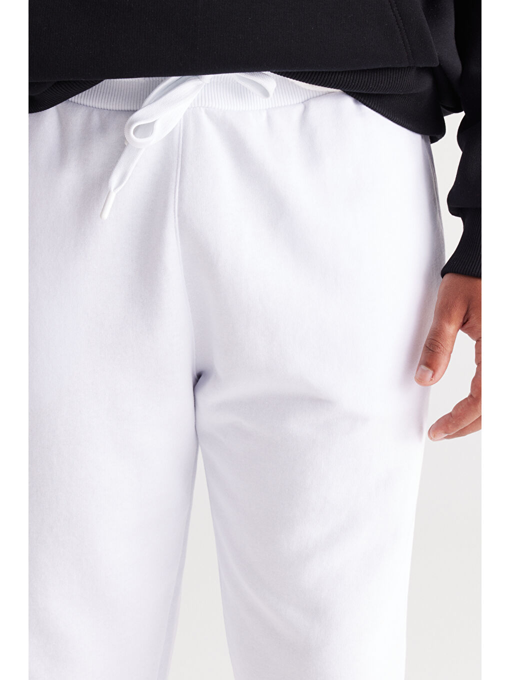 Erkek Beyaz Standart Fit Normal Kesim Yan Cepli Pamuklu Rahat Eşofman Altı-2