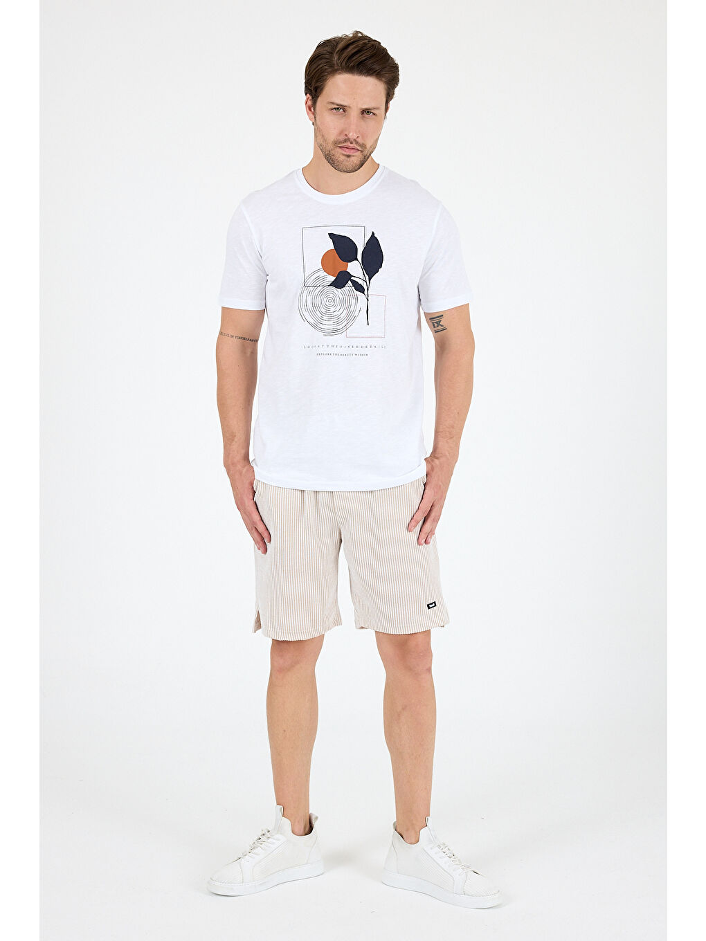 Beyaz Erkek Sıfır Yaka Baskılı Tişört – %100 Pamuk – Rahat ve Tarz Kısa Kollu Erkek Tişört 0009-2