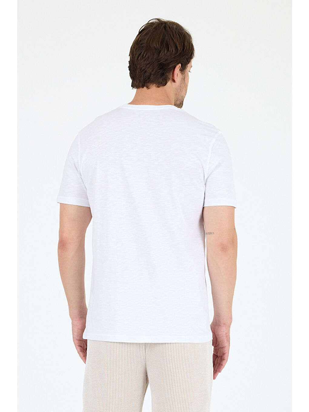 Beyaz Erkek Sıfır Yaka Baskılı Tişört – %100 Pamuk – Rahat ve Tarz Kısa Kollu Erkek Tişört 0009-4