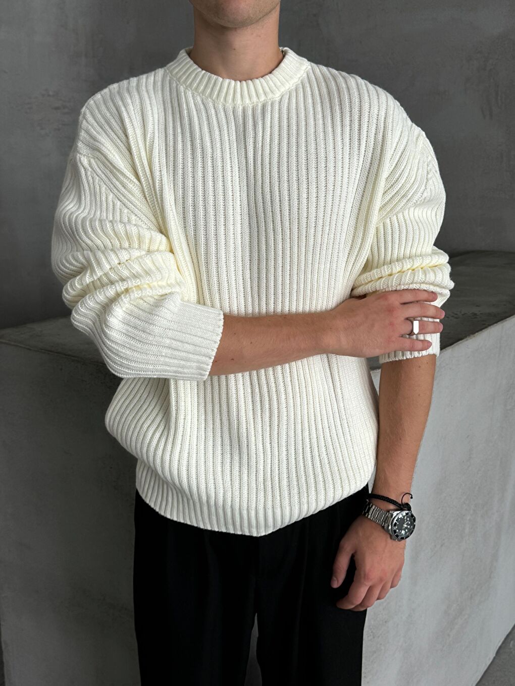 Beyaz Erkek Fitilli Örme Oversize Kazak-1