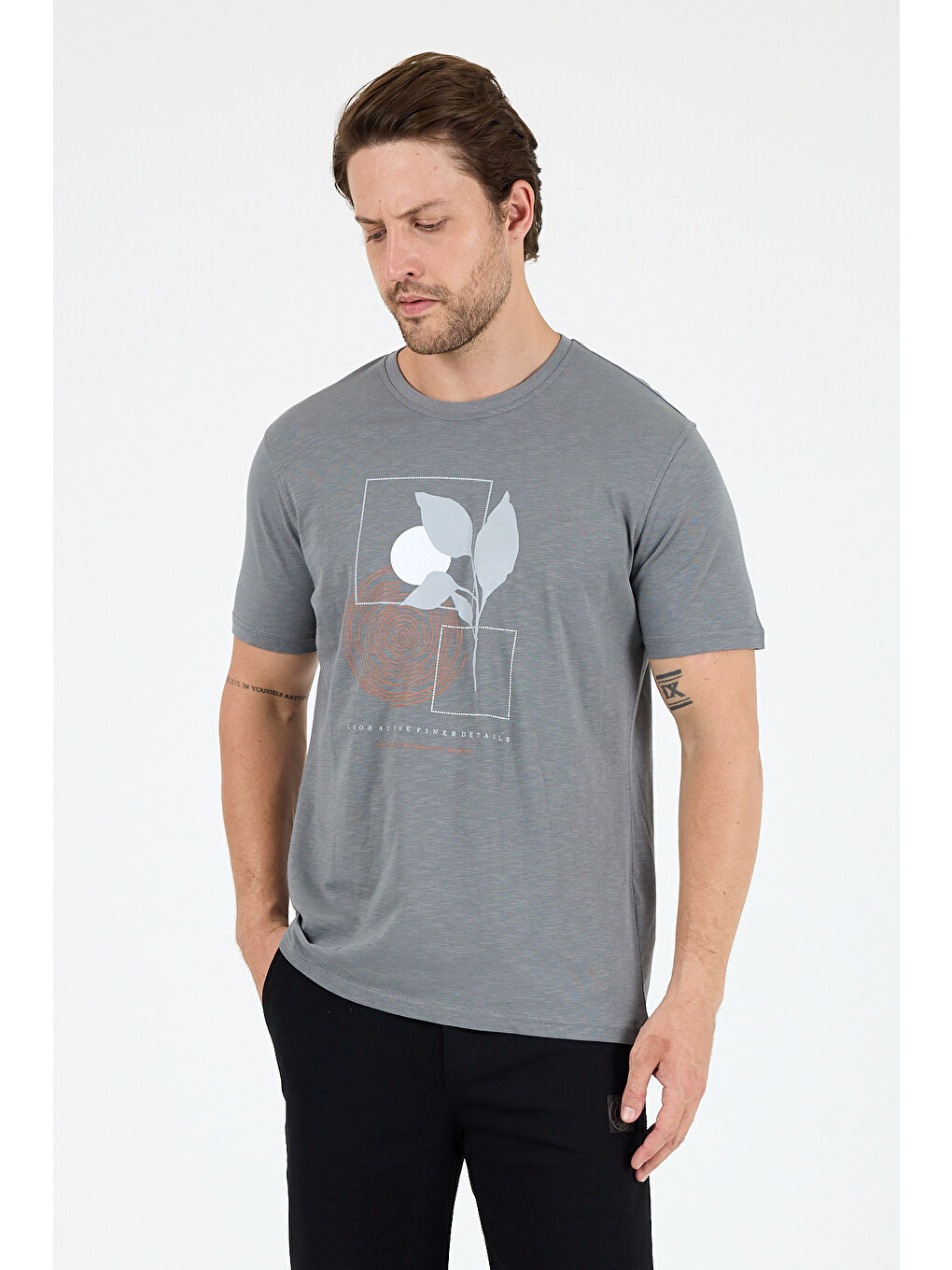 Gri Erkek Sıfır Yaka Baskılı Tişört – %100 Pamuk – Rahat ve Tarz Kısa Kollu Erkek Tişört 0009