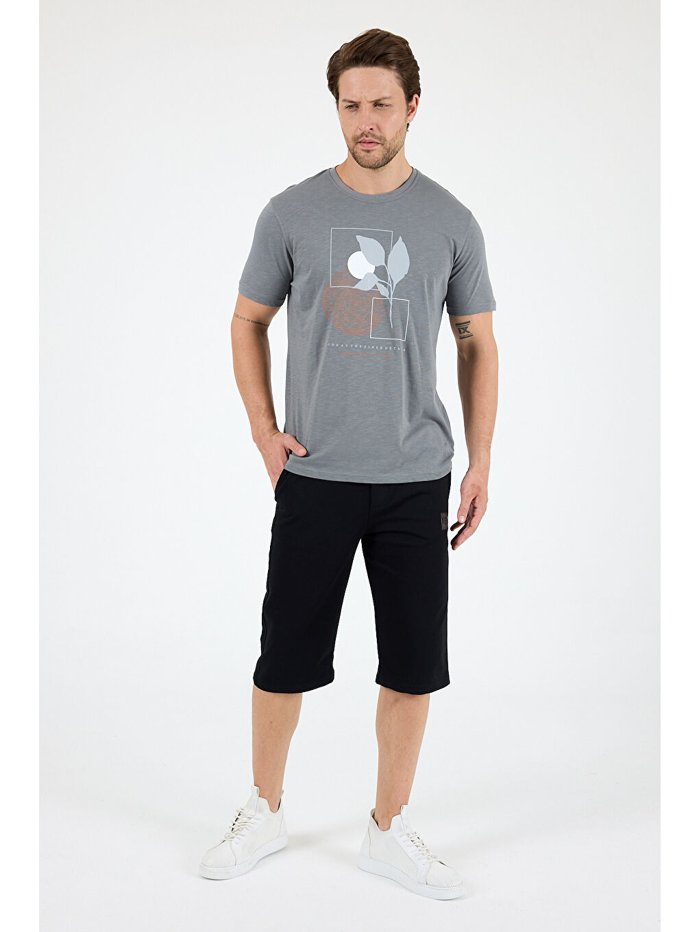 Gri Erkek Sıfır Yaka Baskılı Tişört – %100 Pamuk – Rahat ve Tarz Kısa Kollu Erkek Tişört 0009-2