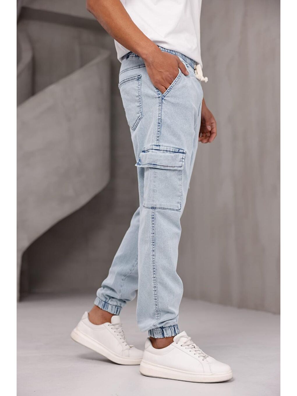 Beyaz Dasser Paçası ve Beli Lastikli Slim Fit Elastanlı Jean Kargo Pantolon