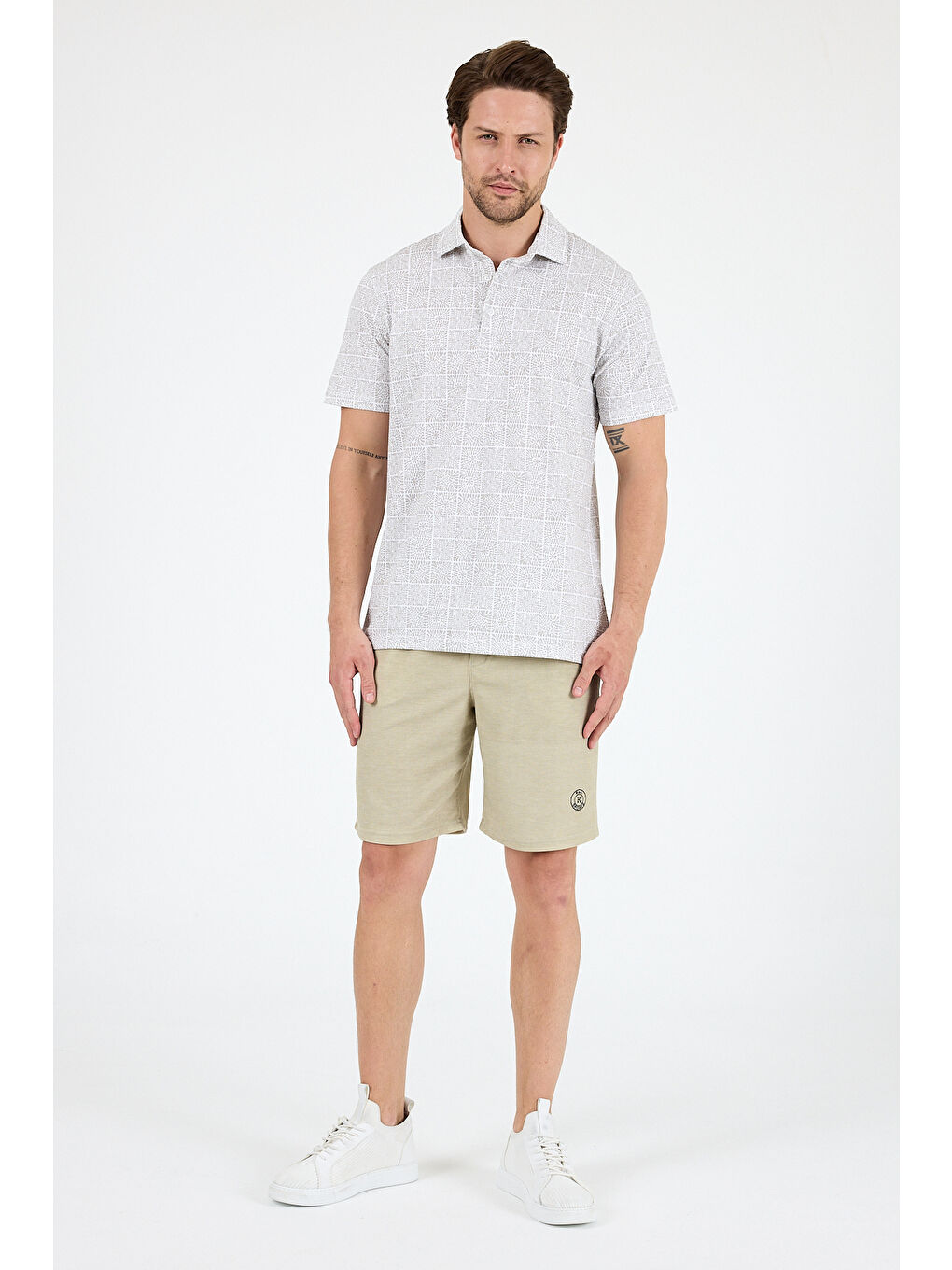 Beyaz Erkek Polo Yaka Desenli Tişört – %95 Pamuk %5 Elastan – Şık, Esnek ve Rahat Kısa Kollu Tişört 0034-2