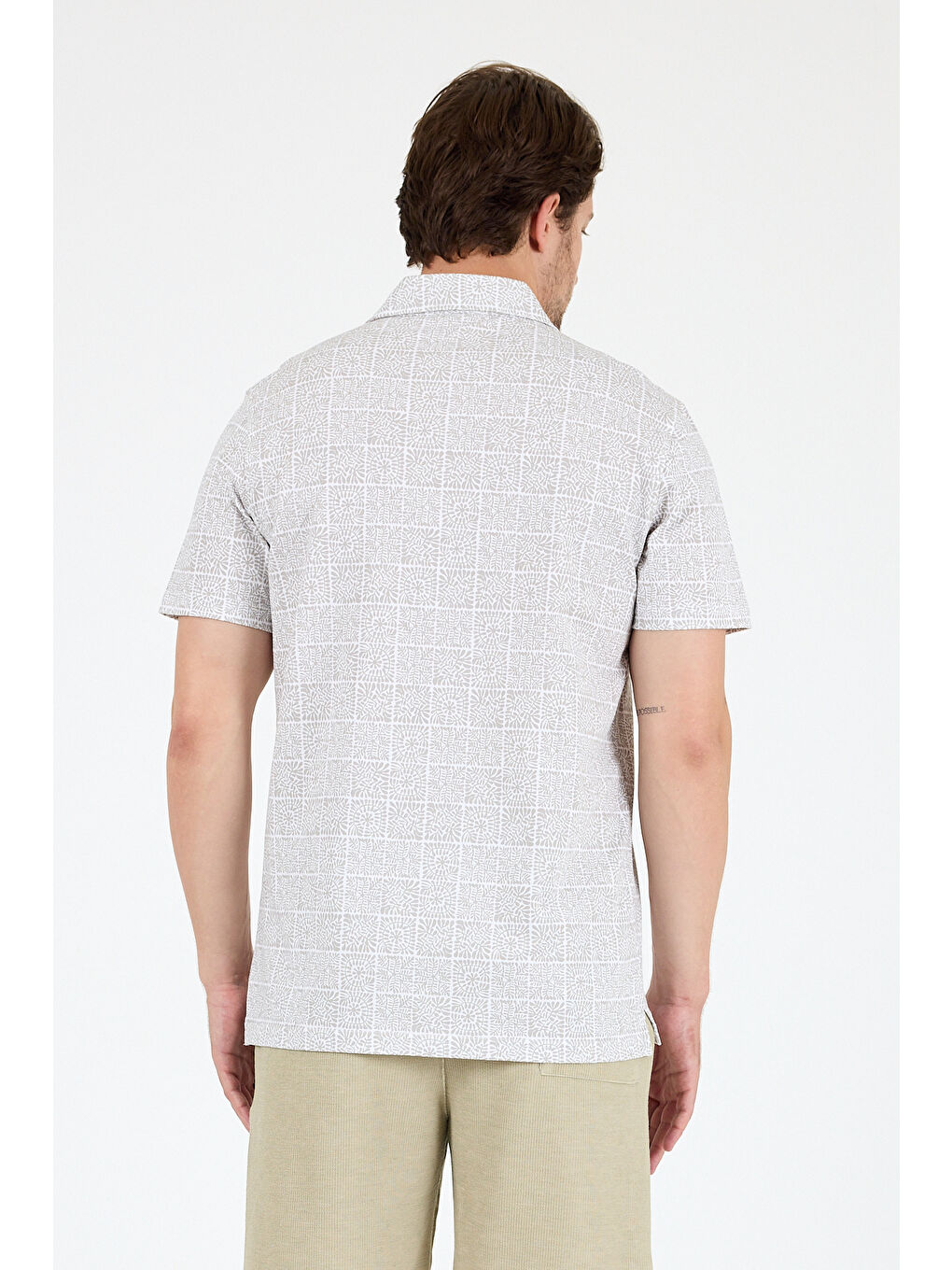 Beyaz Erkek Polo Yaka Desenli Tişört – %95 Pamuk %5 Elastan – Şık, Esnek ve Rahat Kısa Kollu Tişört 0034-4