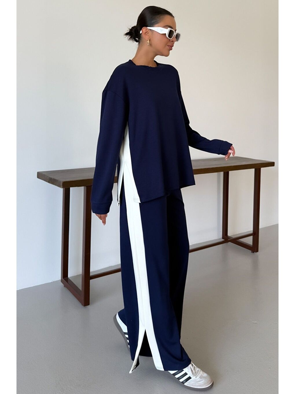 Kadın Lacivert Yan Kalın Çizgili Yırtmaç Detay Alt-Üst Takım-2