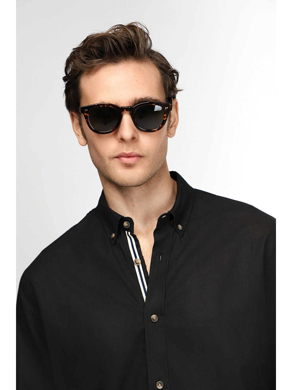 Siyah Uzun Kol Regular Fit Düğmeli Yaka Keten Görünümlü Spor Pamuk Gömlek