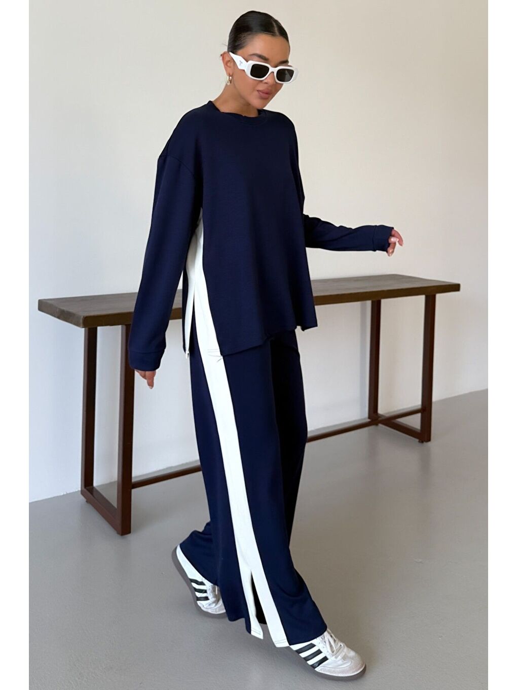 Kadın Lacivert Yan Kalın Çizgili Yırtmaç Detay Alt-Üst Takım-3