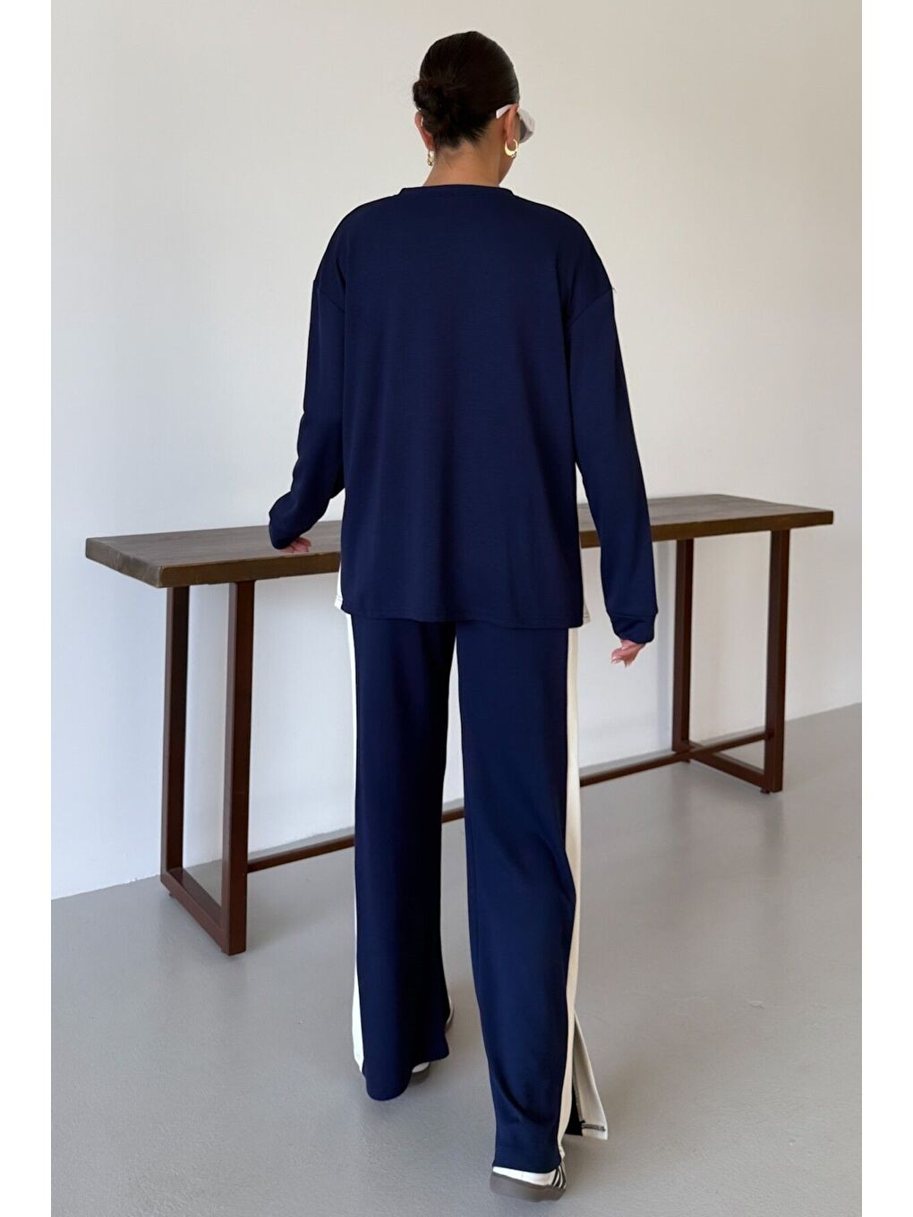 Kadın Lacivert Yan Kalın Çizgili Yırtmaç Detay Alt-Üst Takım-4