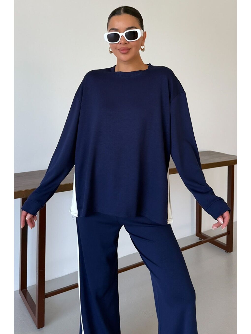 Kadın Lacivert Yan Kalın Çizgili Yırtmaç Detay Alt-Üst Takım-5