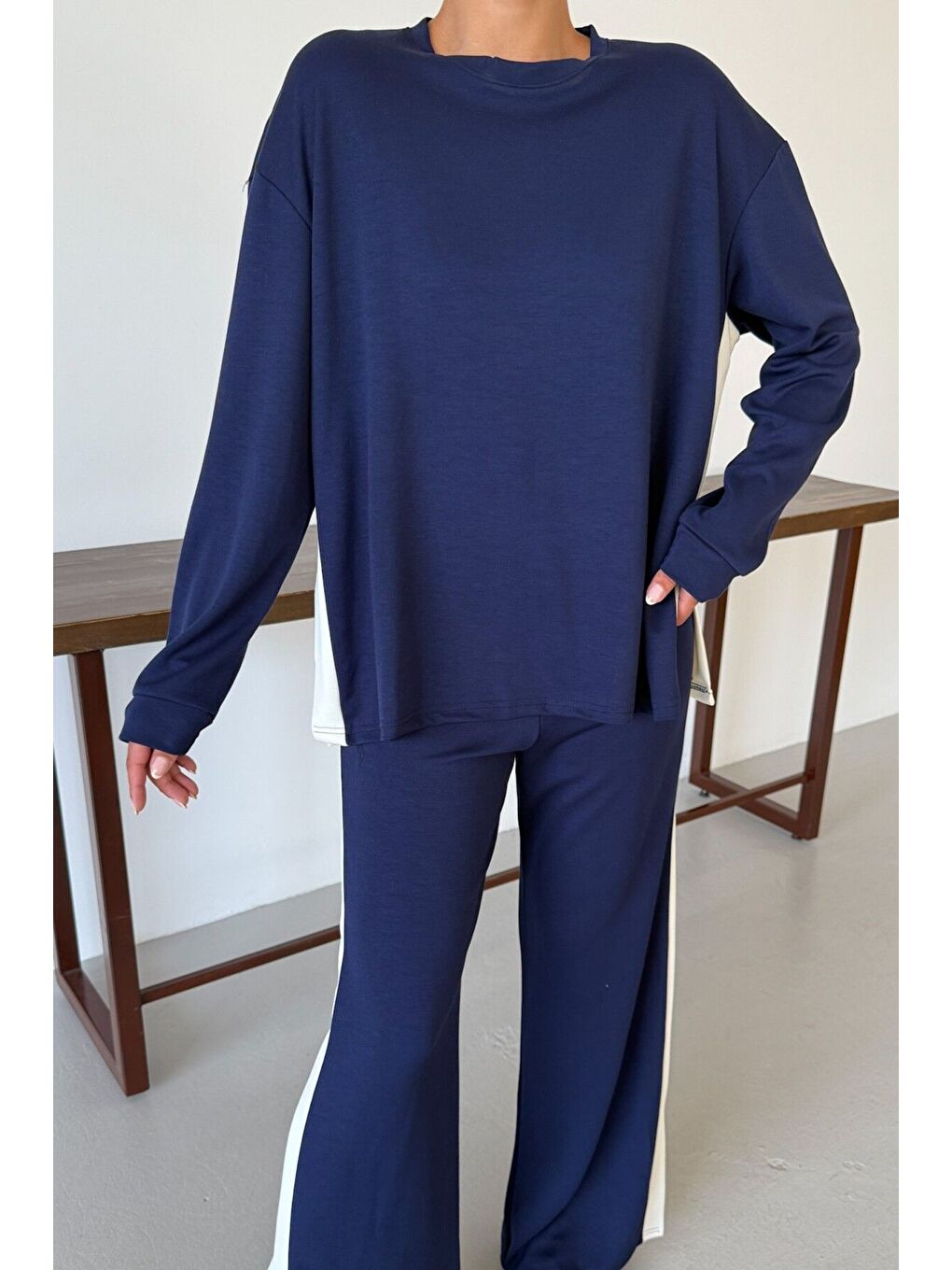 Kadın Lacivert Yan Kalın Çizgili Yırtmaç Detay Alt-Üst Takım-7