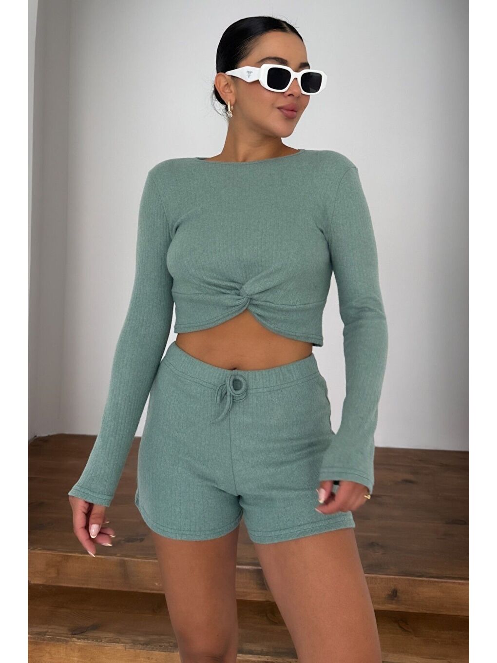 Kadın Mint Yeşili Önü Büzgülü Uzun Kollu Crop Şortlu Alt-Üst Takım
