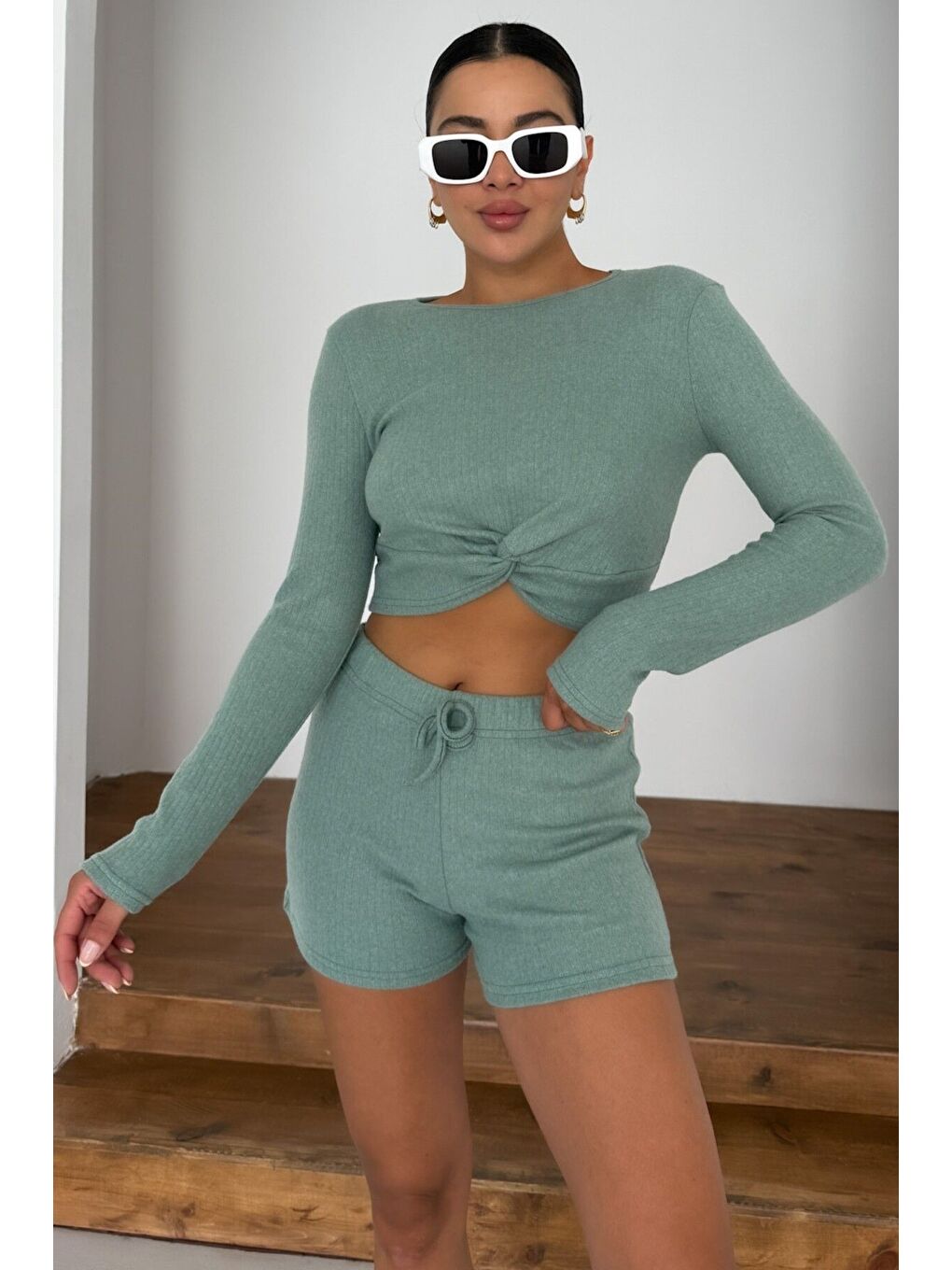 Kadın Mint Yeşili Önü Büzgülü Uzun Kollu Crop Şortlu Alt-Üst Takım-1