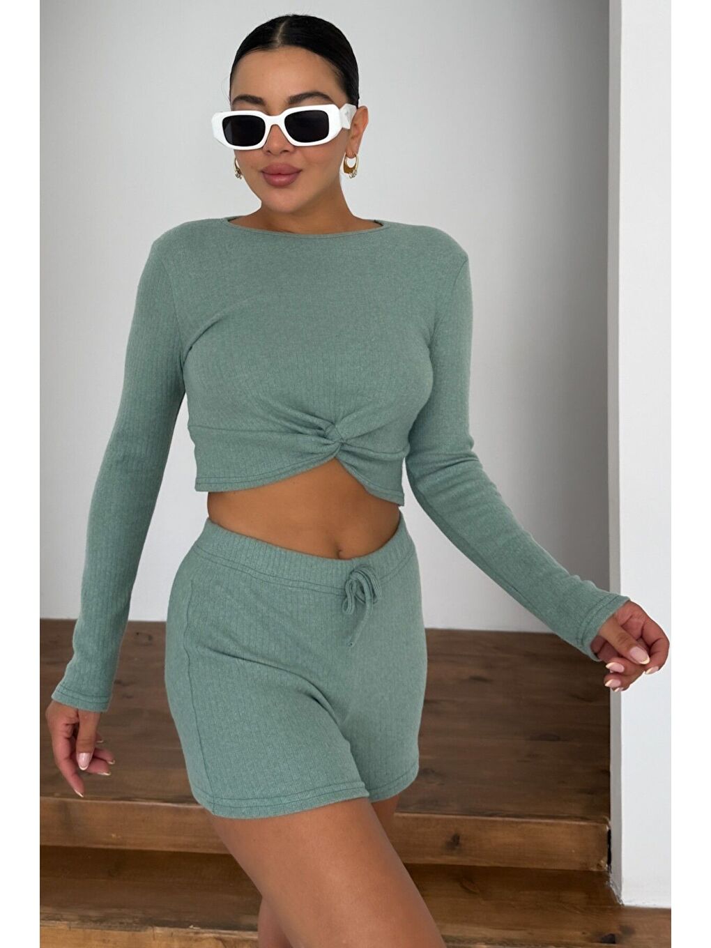 Kadın Mint Yeşili Önü Büzgülü Uzun Kollu Crop Şortlu Alt-Üst Takım-2