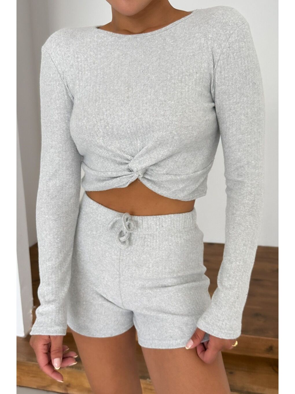 Kadın Gri Önü Büzgülü Uzun Kollu Crop Şortlu Alt-Üst Takım-3
